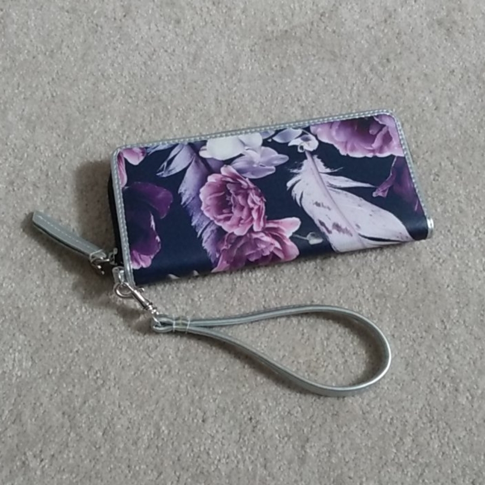 Floral wristlet wallet